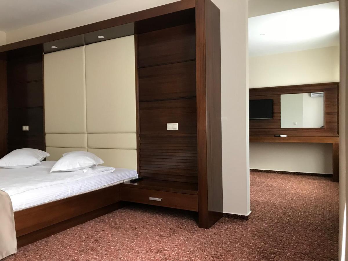 Hotel Best Плоєшті Екстер'єр фото